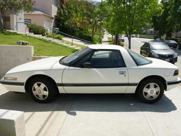 1989 White Buick Reatta Coupe $2,100